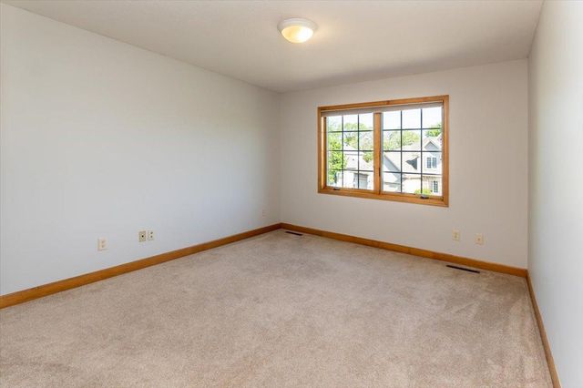 1476 Pinetree Pass, Eagan, MN 55122