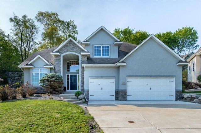 1476 Pinetree Pass, Eagan, MN 55122