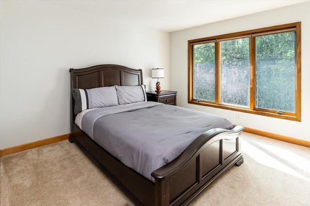 1476 Pinetree Pass, Eagan, MN 55122