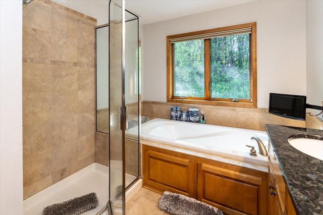 1476 Pinetree Pass, Eagan, MN 55122