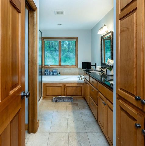 1476 Pinetree Pass, Eagan, MN 55122