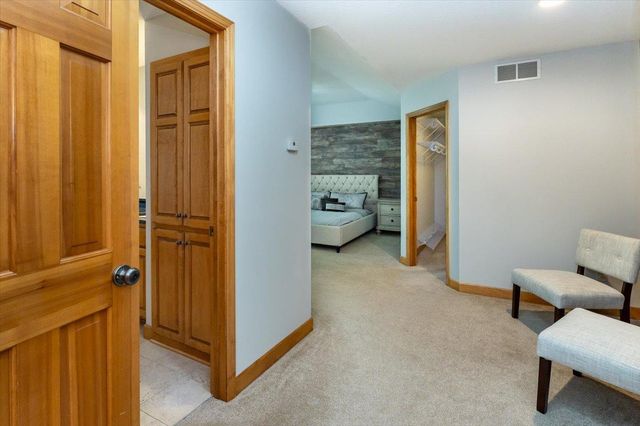 1476 Pinetree Pass, Eagan, MN 55122