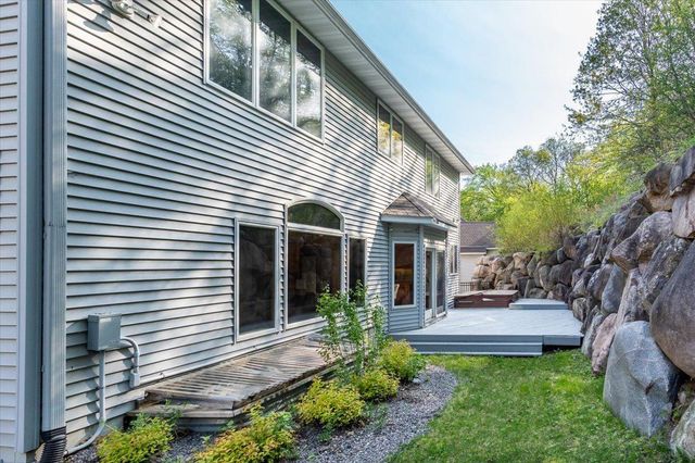 1476 Pinetree Pass, Eagan, MN 55122