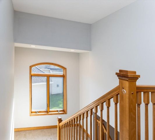 1476 Pinetree Pass, Eagan, MN 55122