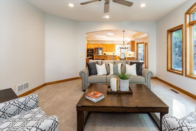 1476 Pinetree Pass, Eagan, MN 55122