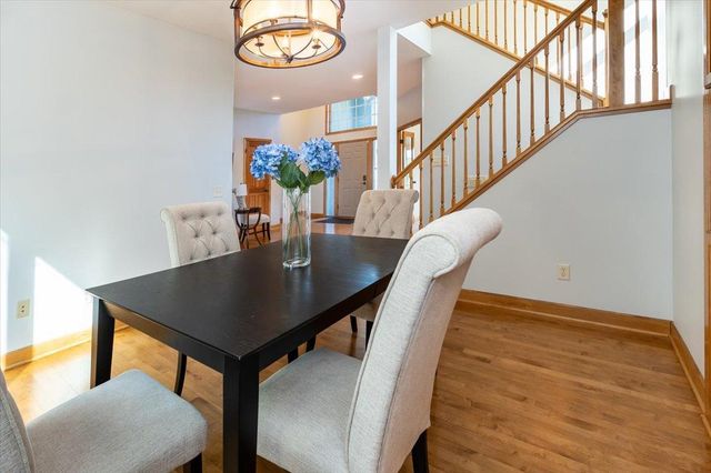 1476 Pinetree Pass, Eagan, MN 55122