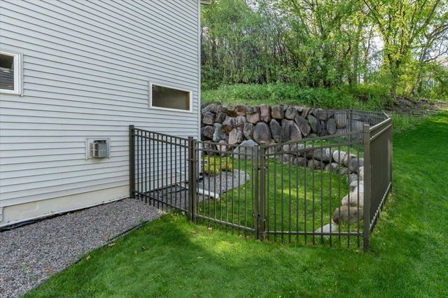 1476 Pinetree Pass, Eagan, MN 55122