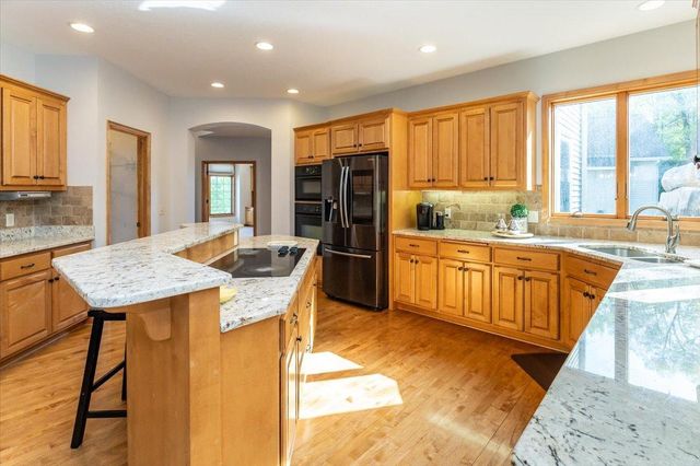 1476 Pinetree Pass, Eagan, MN 55122
