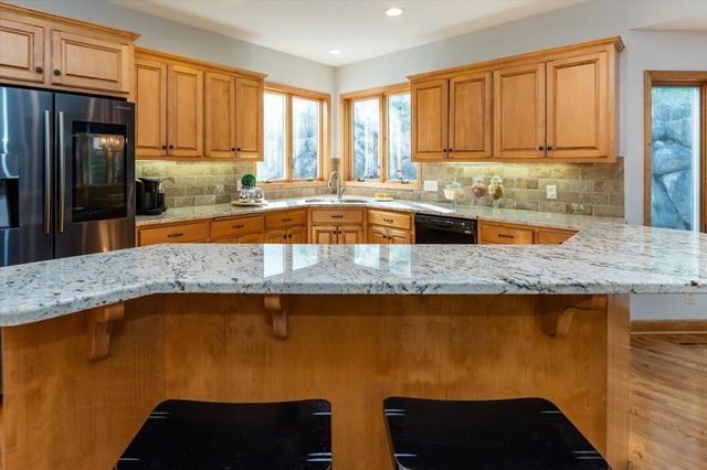 1476 Pinetree Pass, Eagan, MN 55122