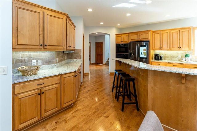 1476 Pinetree Pass, Eagan, MN 55122