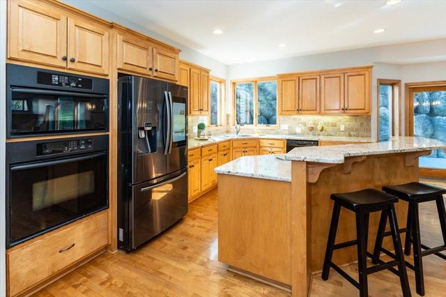 1476 Pinetree Pass, Eagan, MN 55122