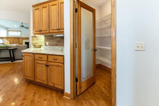 1476 Pinetree Pass, Eagan, MN 55122