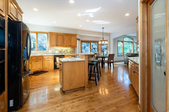 1476 Pinetree Pass, Eagan, MN 55122