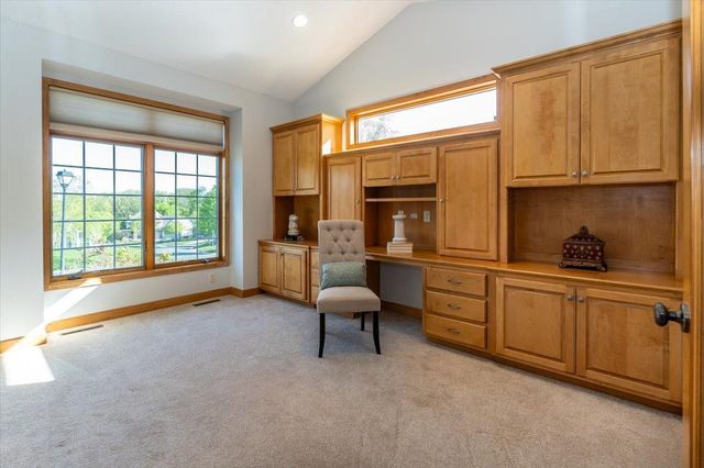 1476 Pinetree Pass, Eagan, MN 55122