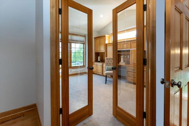 1476 Pinetree Pass, Eagan, MN 55122