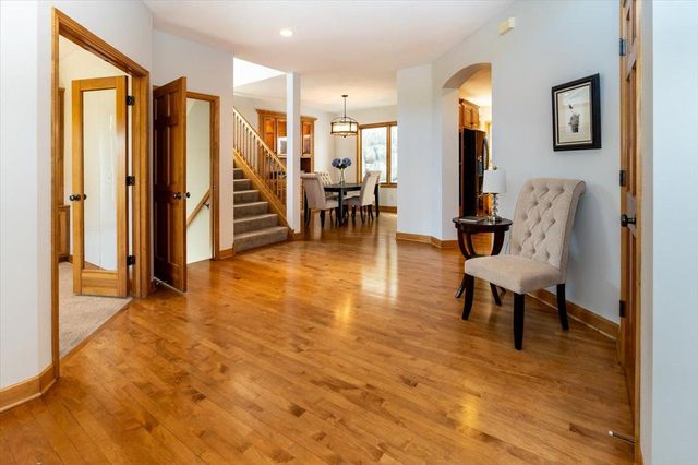 1476 Pinetree Pass, Eagan, MN 55122