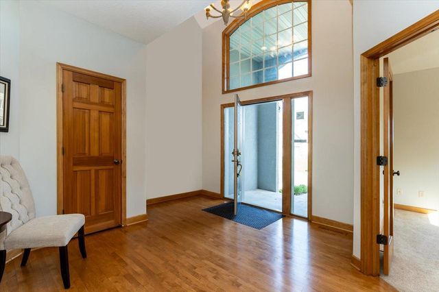 1476 Pinetree Pass, Eagan, MN 55122