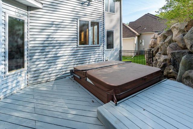 1476 Pinetree Pass, Eagan, MN 55122