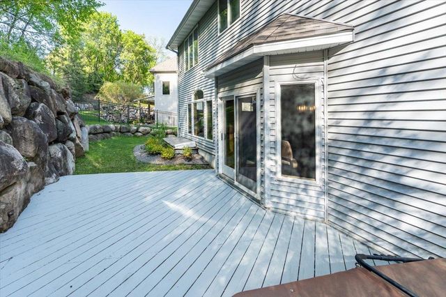 1476 Pinetree Pass, Eagan, MN 55122