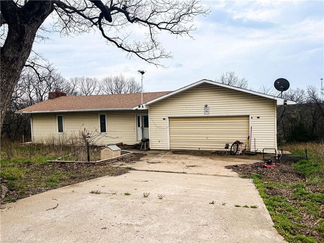 31982 Chesapeake Drive, Warsaw, MO 65355