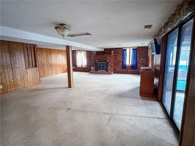 31982 Chesapeake Drive, Warsaw, MO 65355