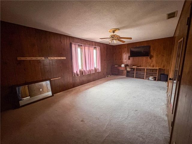 31982 Chesapeake Drive, Warsaw, MO 65355