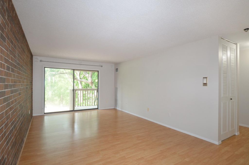9400 Old Cedar Avenue S 121, Bloomington, MN 55425