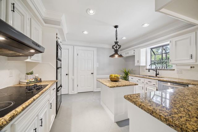 2007 Seven Oaks Drive, Kingwood, TX 77339