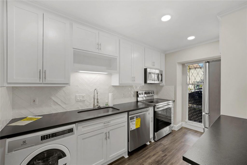2218 Winrock Boulevard 177, Houston, TX 77057