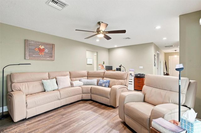 5240 ROYAL OAK DRIVE, Fruitland Park, FL 34731
