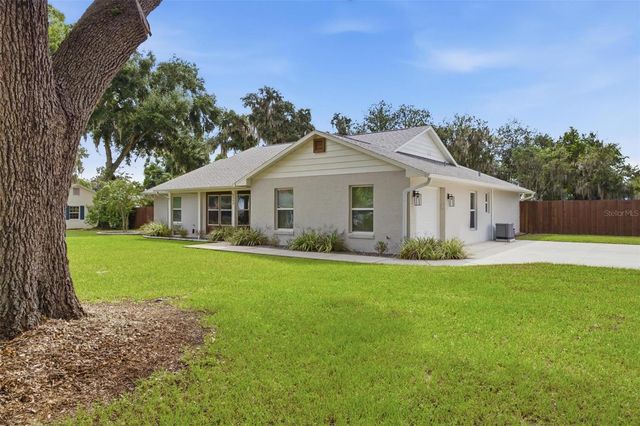 5240 ROYAL OAK DRIVE, Fruitland Park, FL 34731