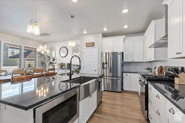 1538 W OAKBROOK DR, South Jordan, UT 84095