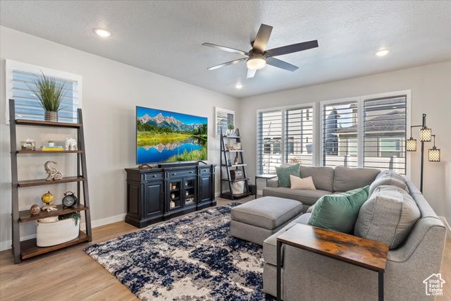 1538 W OAKBROOK DR, South Jordan, UT 84095