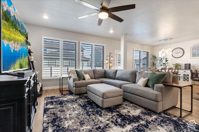 1538 W OAKBROOK DR, South Jordan, UT 84095