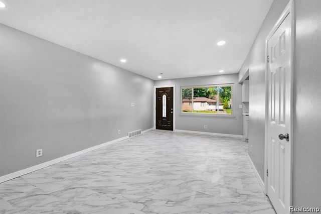 18884 Lathers Street, Livonia, MI 48152