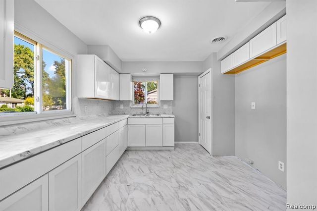 18884 Lathers Street, Livonia, MI 48152