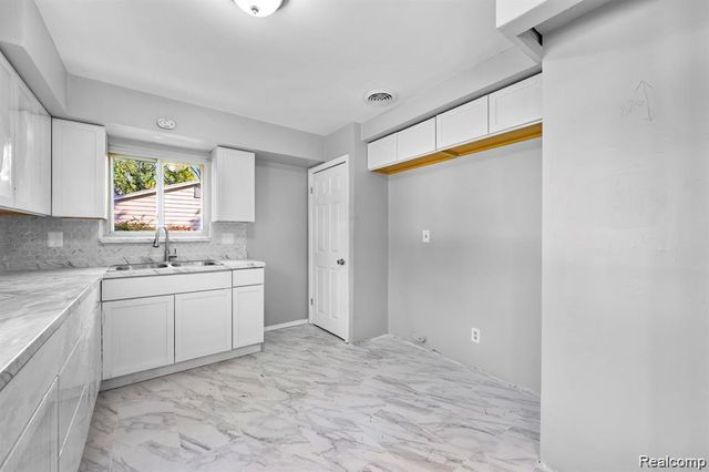 18884 Lathers Street, Livonia, MI 48152