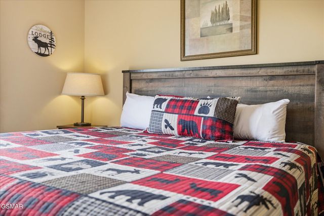 801 Lloyd Huskey Road, Pigeon Forge, TN 37863