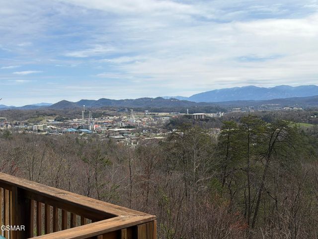 801 Lloyd Huskey Road, Pigeon Forge, TN 37863