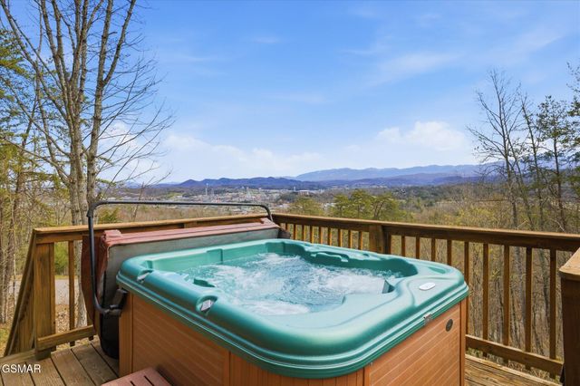 801 Lloyd Huskey Road, Pigeon Forge, TN 37863