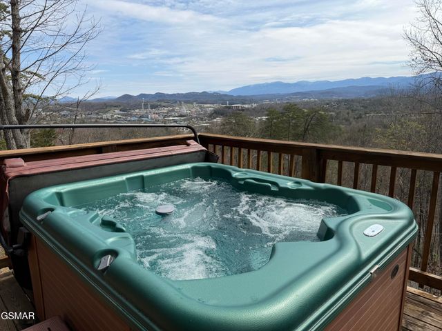 801 Lloyd Huskey Road, Pigeon Forge, TN 37863