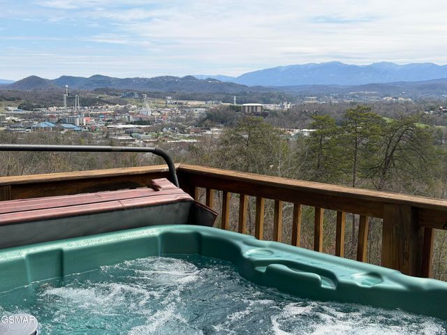 801 Lloyd Huskey Road, Pigeon Forge, TN 37863