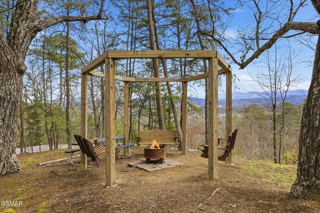 801 Lloyd Huskey Road, Pigeon Forge, TN 37863