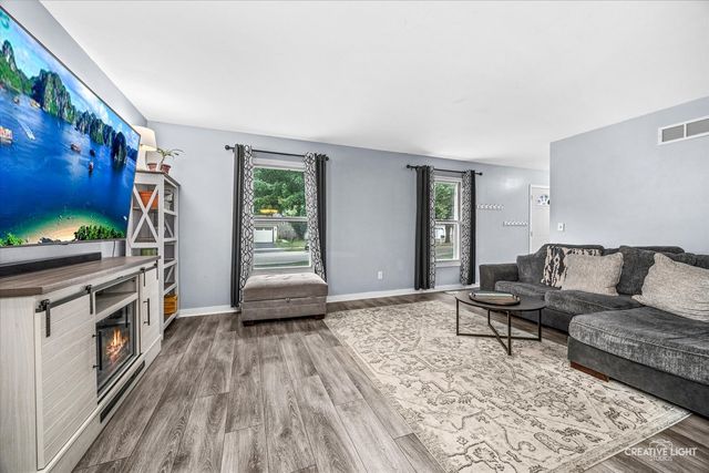 1572 Andover Avenue, St. Charles, IL 60174