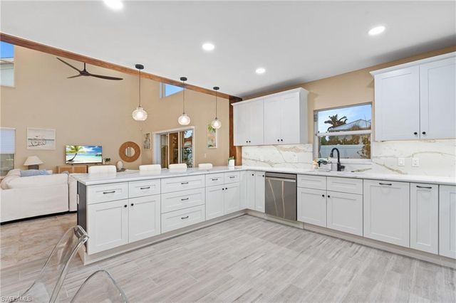 523 103rd AVE N, Naples, FL 34108