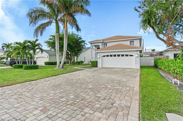 523 103rd AVE N, Naples, FL 34108