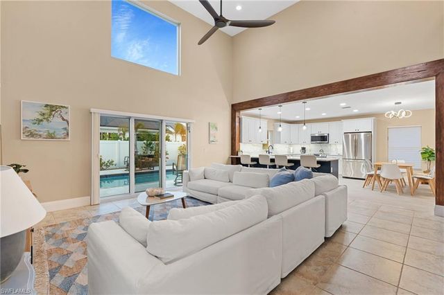 523 103rd AVE N, Naples, FL 34108