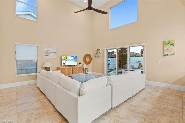 523 103rd AVE N, Naples, FL 34108