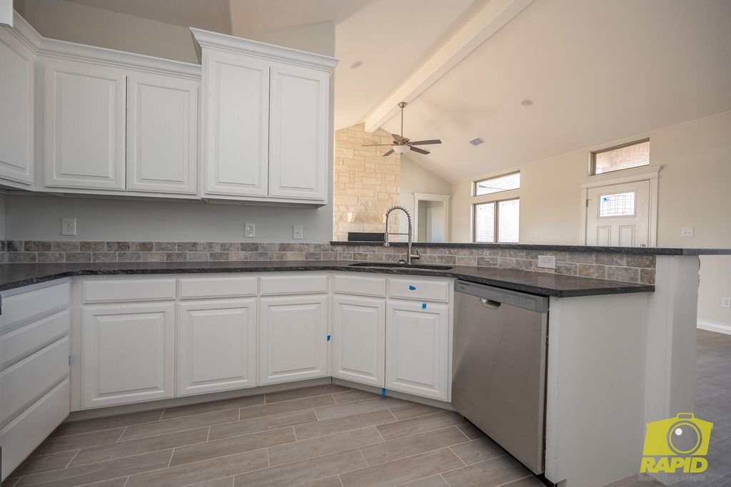 Image 5 of property listing at 3577 Wildebeest Way, San Angelo, TX 76901