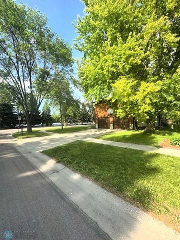 118 36th Avenue N, Fargo, ND 58102